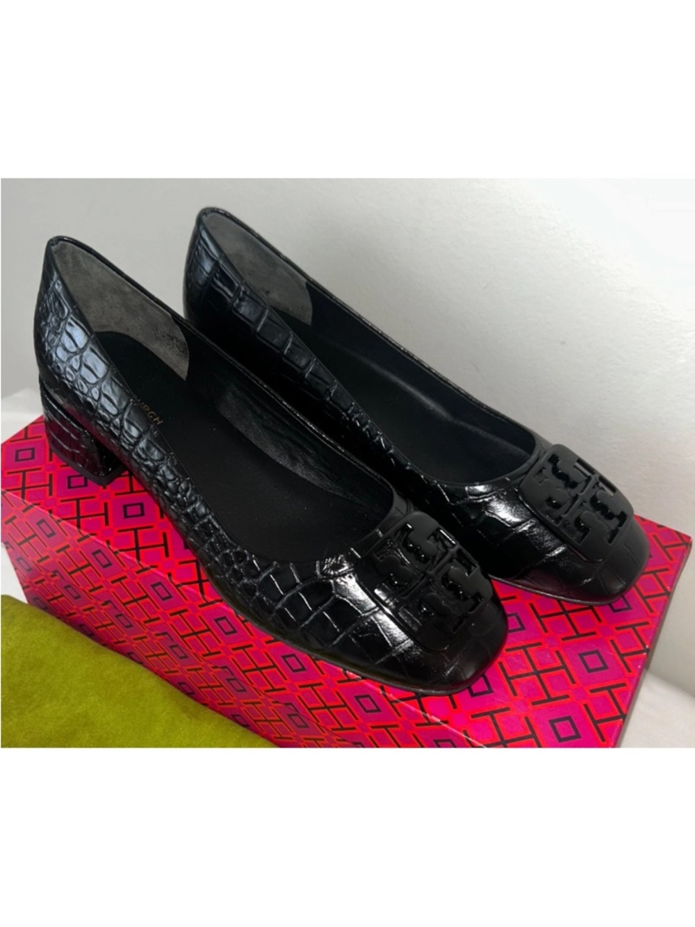 NEW! NIB TORY BURCH Georgia Pumps in Soft Croc-Embossed Leather Black Size 6